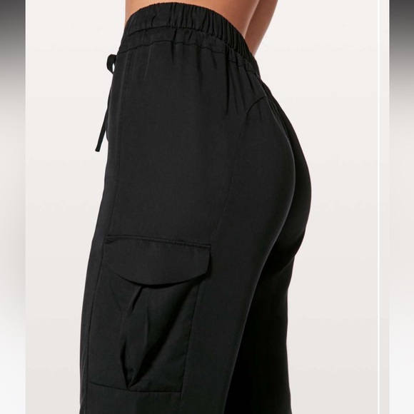 Lululemon Move Lightly cargo Pant *25" - Picture 4 of 7